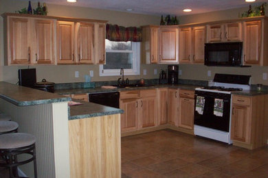 Example of a kitchen design in Chicago