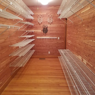 Simpsonville- Cedar lined closet