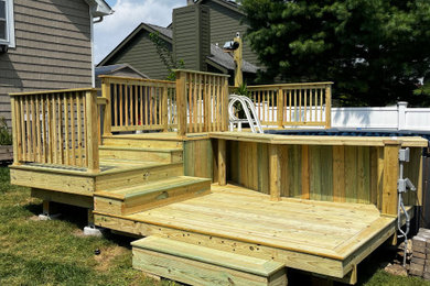 Inspiration for a mid-sized backyard wood railing deck remodel in New York