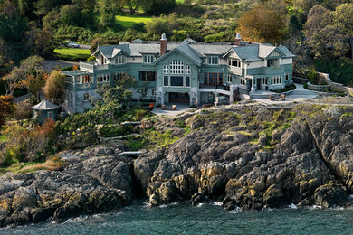 Craftsman exterior home idea in Vancouver