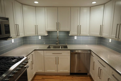 Example of a kitchen design in New York