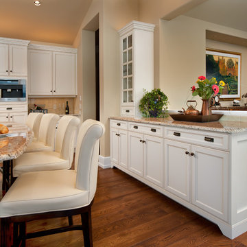 Tradtional White Catalina Maple Kitchen