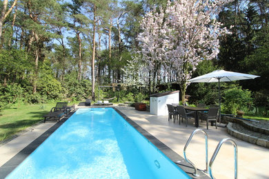 Moderner Pool in Sonstige