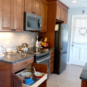 Waypoint Maple Auburn 620D Kitchen Cabinets