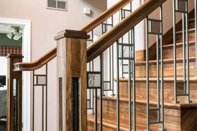 Modelo de escalera en L contemporánea de tamaño medio con escalones de madera y barandilla de metal