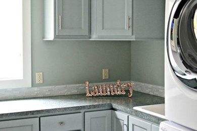 Laundry room - modern laundry room idea in Grand Rapids