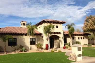 Home design - traditional home design idea in Phoenix