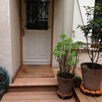 Une terrasse en Ipé dans une cour parisienne