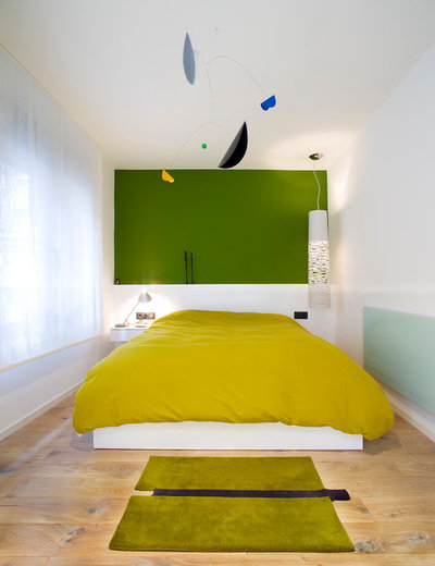 Contemporary Bedroom by ricard galiana . architecture