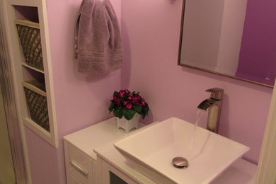 Bathroom - traditional bathroom idea in Columbus