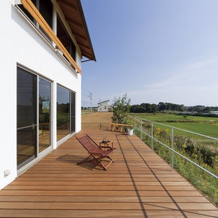 他の地域のコンテンポラリースタイルのおしゃれな裏庭のデッキ (張り出し屋根) の写真