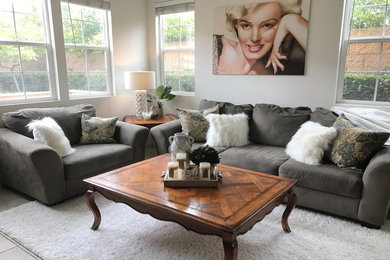 Example of a classic living room design in Orange County