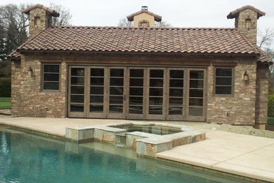Example of a tuscan entryway design in Sacramento