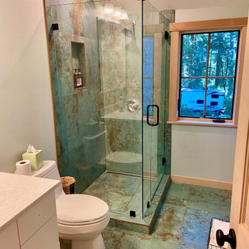 Oregon Coast - Green Bathroom