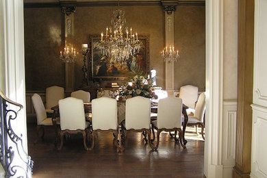 Example of a dining room design in Dallas