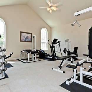 ダラスのトラディショナルスタイルのおしゃれなホームジムの写真