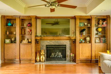 Example of a classic living room design in Detroit