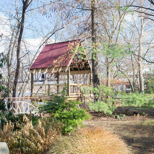 Eklektischer Garten neben dem Haus in Sonstige