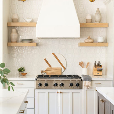 Kitchen - transitional kitchen idea in Phoenix