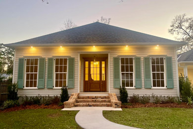 Inspiration for a transitional home design remodel in New Orleans