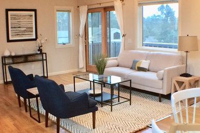 Example of a transitional home design design in San Francisco