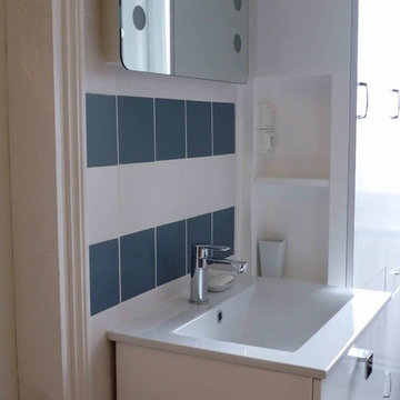 Salle de bain blanc bleu à Lille