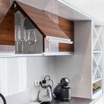 High Gloss Doors with Aluminum Integrated Handle