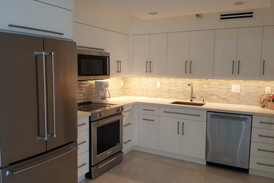 Minimalist kitchen photo in Miami