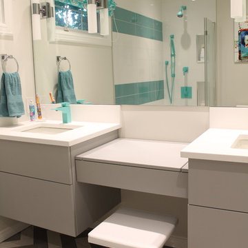 Dollard des Ormeaux Family Bathroom