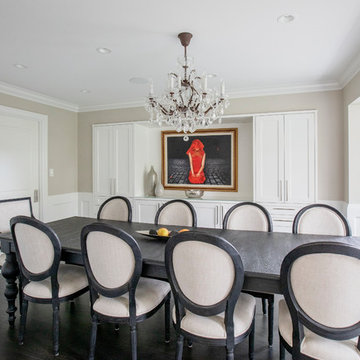 Vibrant Transitional Interior in Oakridge