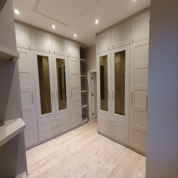 3.2m high victorian style fitted wardrobes and alcoves.