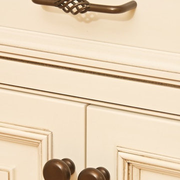 Williamsburg Opaque with Glaze kitchen