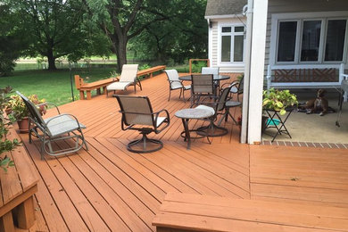 Elegant deck photo in Chicago