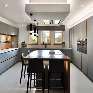 Bespoke Oak Detail Kitchen