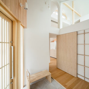 他の地域のアジアンスタイルのおしゃれな玄関の写真