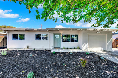 Minimalist exterior home photo in Sacramento