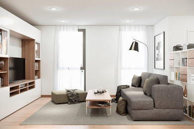 Modelo de salón abierto minimalista de tamaño medio con paredes blancas, suelo de madera en tonos medios y televisor independiente