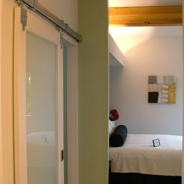 Green Cubed - Modern Bedroom Photos