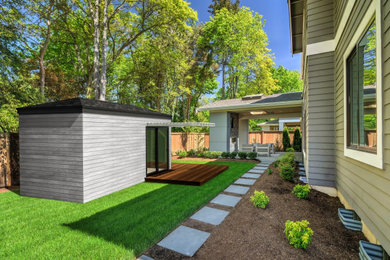 Trendy tiny house photo in Providence