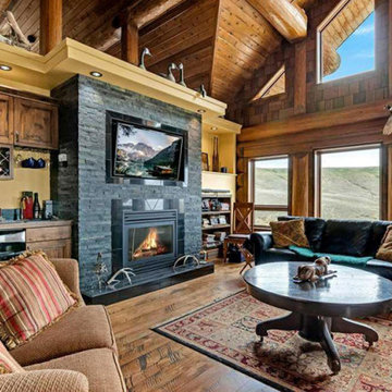 Bindloss Log Home & Getaway Cabin