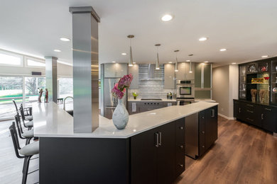 Trendy kitchen photo in Milwaukee