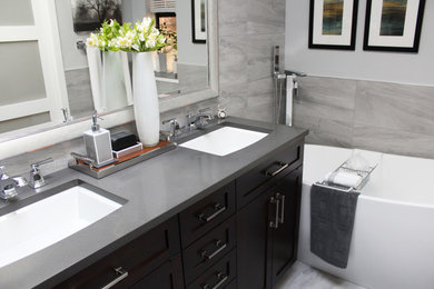 Inspiration for a modern bathroom remodel in Chicago