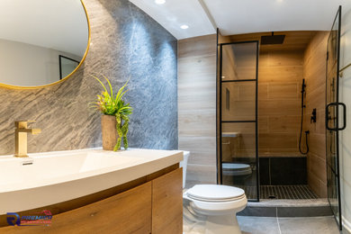Bathroom - contemporary bathroom idea in Chicago