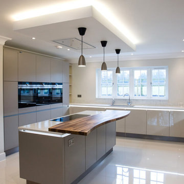 High gloss cashmere & matt taupe kitchen