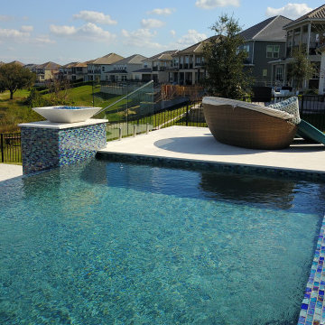 400 - Lakeside Infinity Pool with Spa