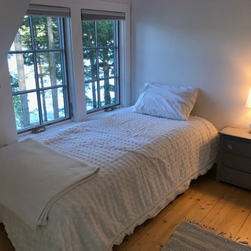 Little House on a Lake - cozy bedroom under the eaves