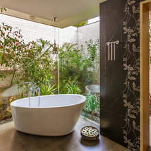 A Buyers' Guide to Bathtubs: Type, Kind, Size & Installation Tips