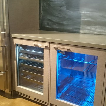 Contemporary Showroom Kitchen - Honolulu, HI