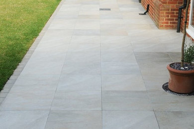 Design ideas for a modern patio.