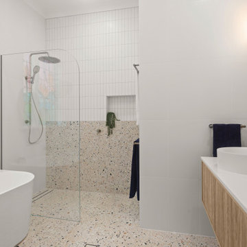 Contemporary Joslin Ensuite, Laundry & Bathroom Renovation